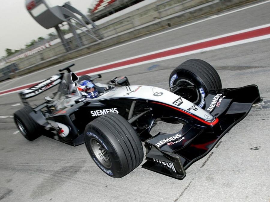  McLaren Mercedes-Benz MP4-18 2003 года  (фото 3 из 4)